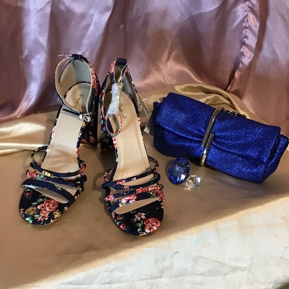 💙🔥 Beautiful Floral Heels 💙🔥